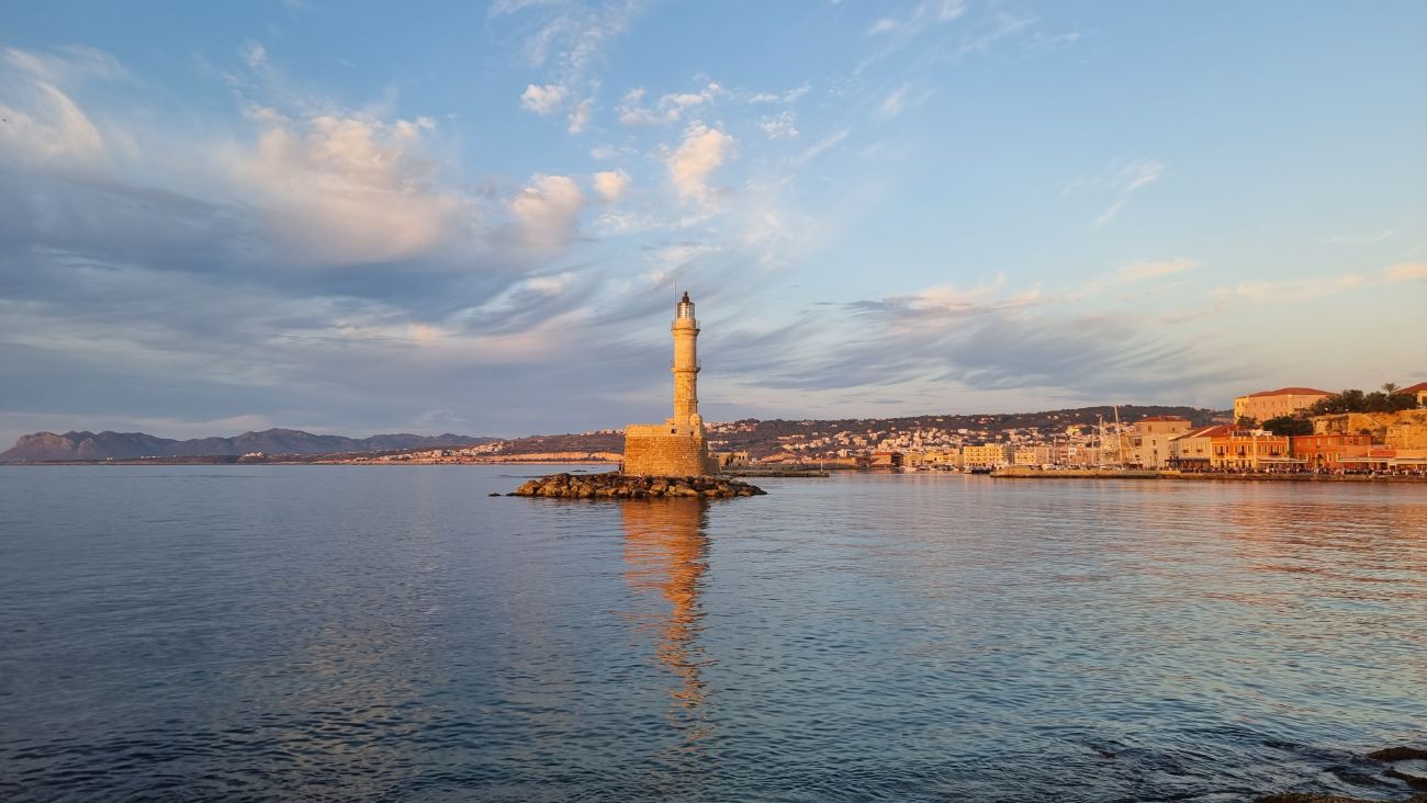 Leuchtturm von Chania auf Kreta im Abendlicht