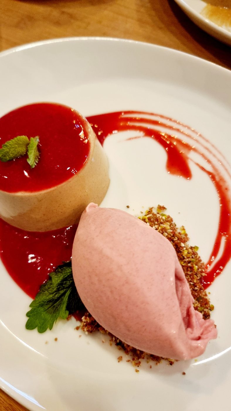 Panna Cotta mit Erdbeer-Sorbet