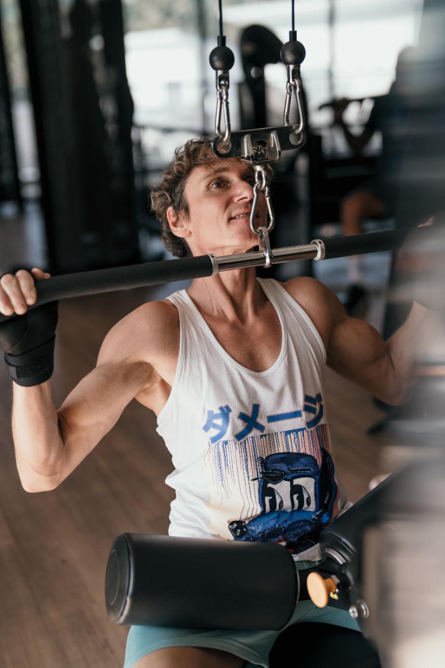 Boris beim Krafttraining im Fitnessstudio